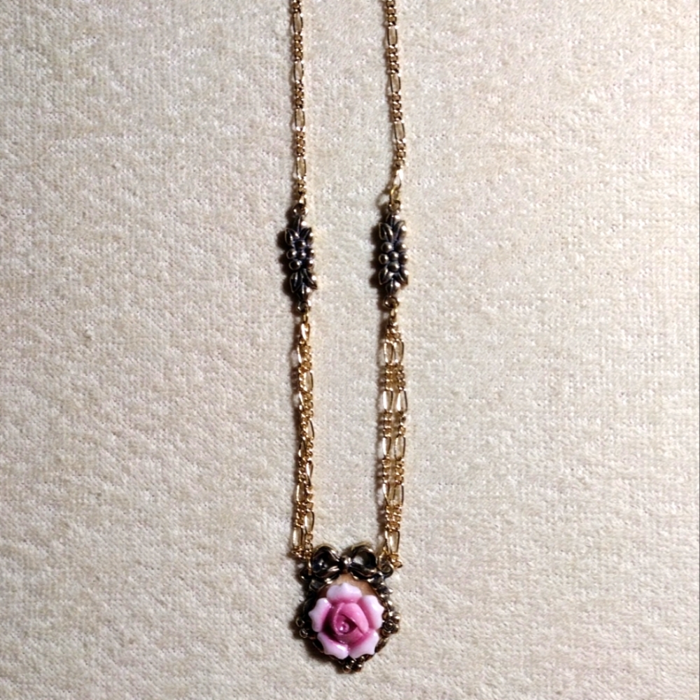 🔥🔥Vintage Avon **Porcelain Rose Garden" 1992 12 inch gold tone necklace